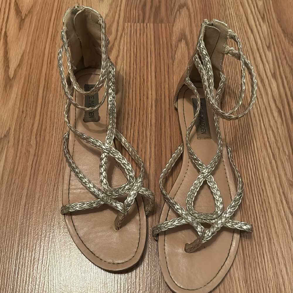 Steve Madden size 8.5M sandals